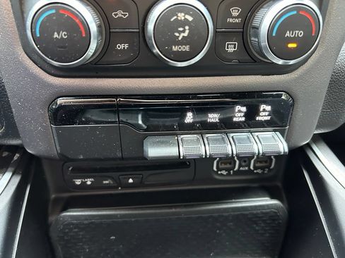 Used 2019 RAM 1500 Big Horn AWD/4WD image 33