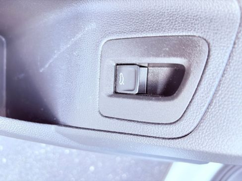 Used 2021 Volkswagen Atlas Cross Sport SE image 20