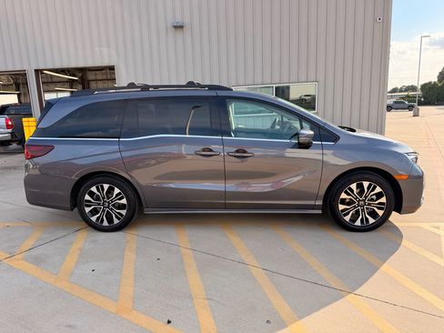 Certified 2026 Honda Odyssey Elite image 9