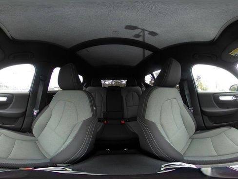 Used 2024 Volvo XC40 B5 Core AWD/4WD image 44