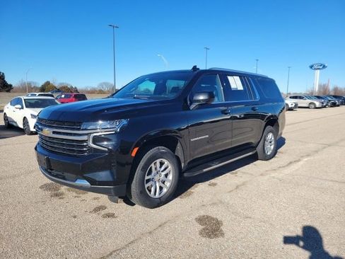 Used 2024 Chevrolet Suburban LT image 19