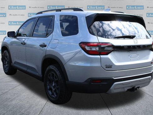 Used 2025 Honda Pilot TrailSport image 8