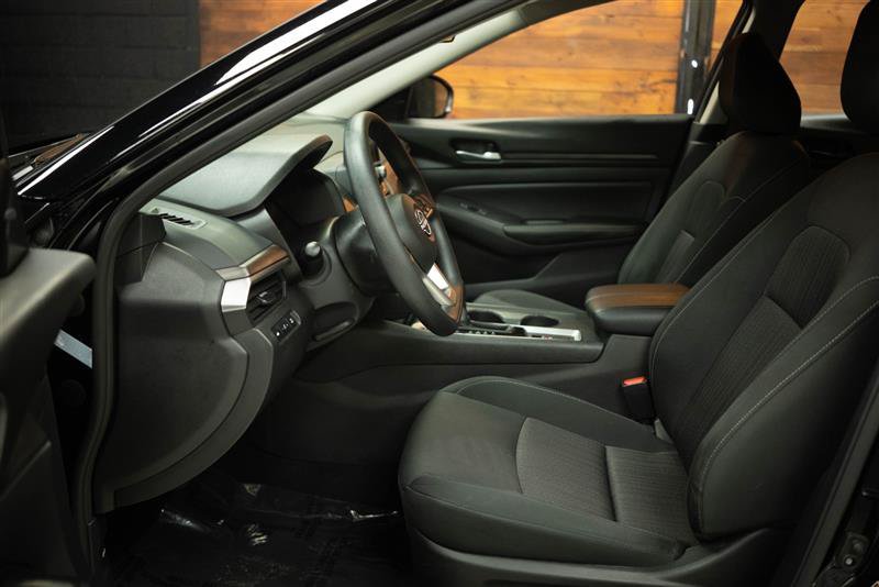 Used 2025 Nissan Altima 2.5 SV AWD/4WD image 8
