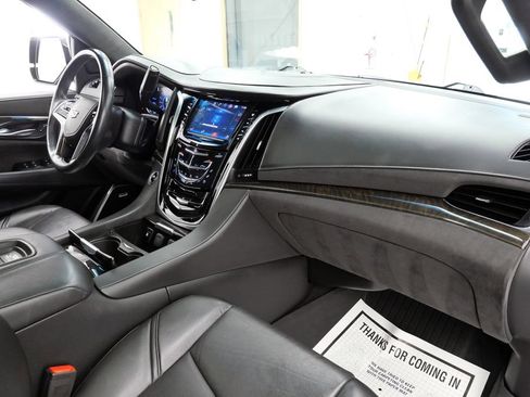 Used 2020 Cadillac Escalade Platinum AWD/4WD image 16