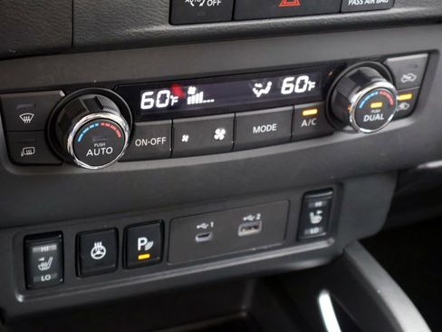 Used 2024 Nissan Frontier SV w/ SV Convenience Package RWD image 30
