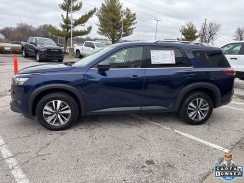 Used 2025 Nissan Pathfinder SL FWD image 18