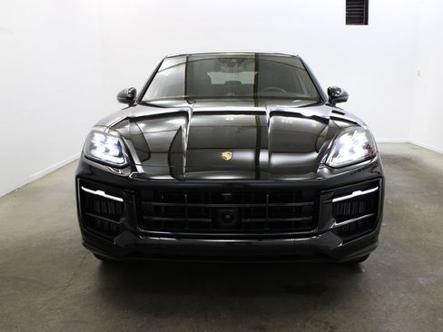 Used 2026 Porsche Cayenne GTS AWD/4WD image 10