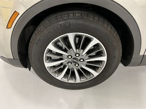 Used 2023 Lincoln Nautilus AWD w/ Premium Package image 8