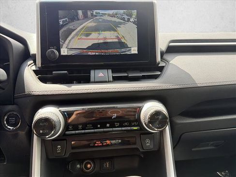 Used 2025 Toyota RAV4 XLE AWD/4WD image 20