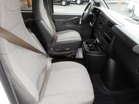 Used 2017 Chevrolet Express 3500 LT w/ LT Preferred Equipment Group RWD image 28