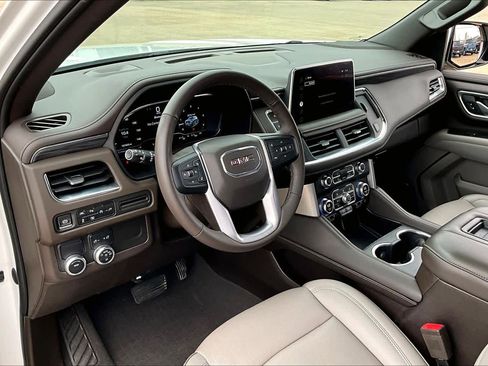Used 2022 GMC Yukon SLT w/ SLT Premium Package image 34