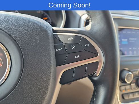 Used 2019 Jeep Grand Cherokee Laredo AWD/4WD image 24