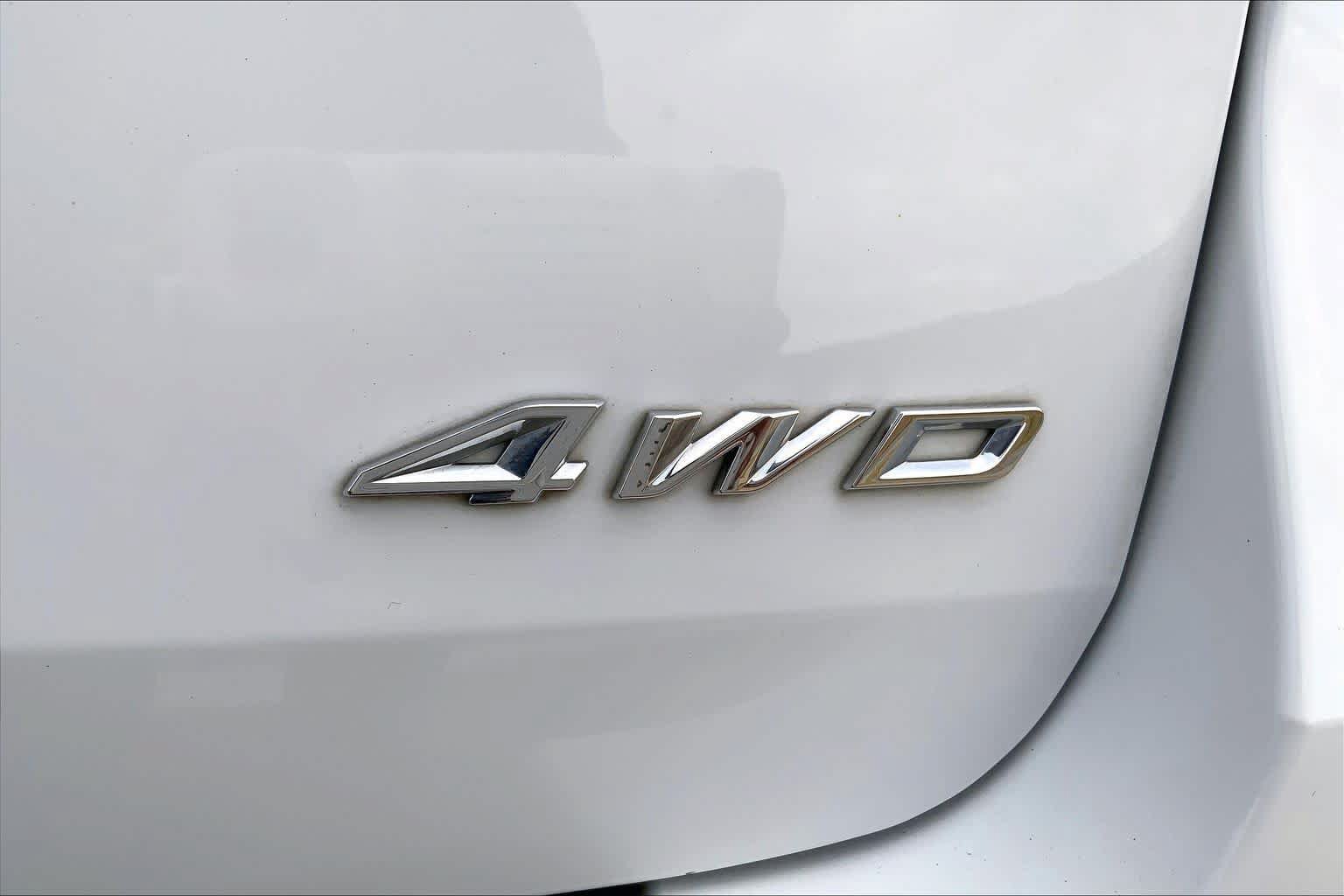 Used 2024 Ford Explorer XLT w/ Equipment Group 202A AWD/4WD image 9
