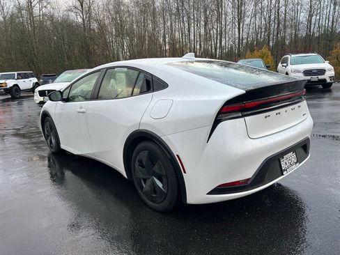 Used 2023 Toyota Prius LE image 7