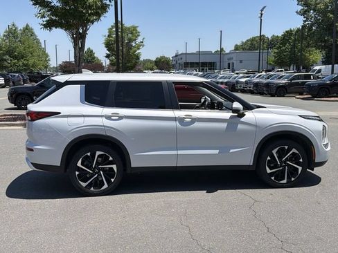 Used 2024 Mitsubishi Outlander AWD image 14