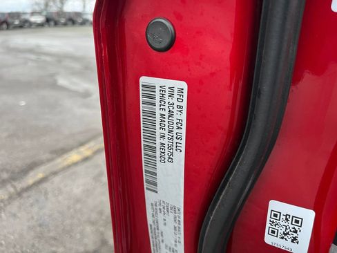 Used 2025 Jeep Compass Trailhawk image 29