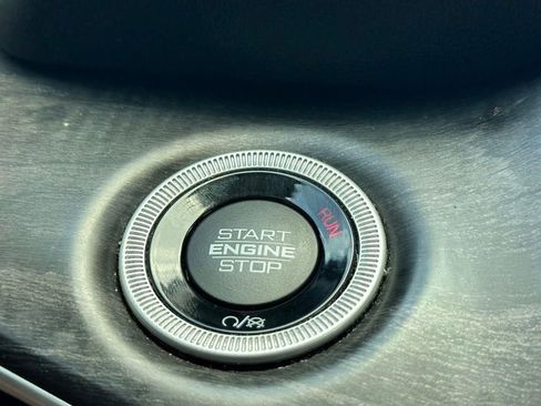 Used 2023 Jeep Grand Cherokee Limited w/ Black Appearance Package image 17