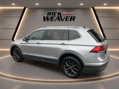 Used 2024 Volkswagen Tiguan SE AWD/4WD image 3