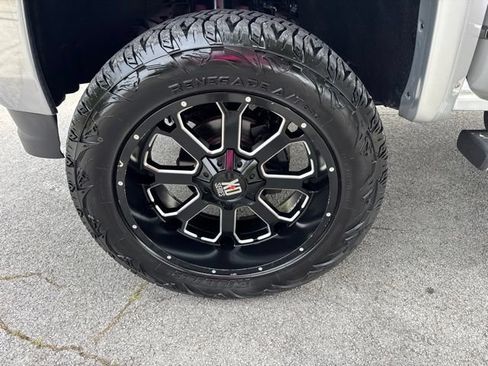 Used 2018 GMC Sierra 1500 SLT w/ SLT Premium Package AWD/4WD image 16