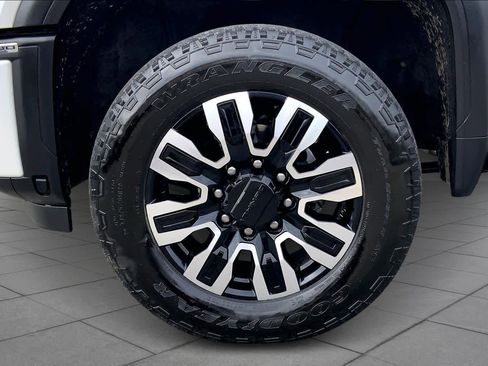 Used 2025 GMC Sierra 2500 Denali Ultimate image 11