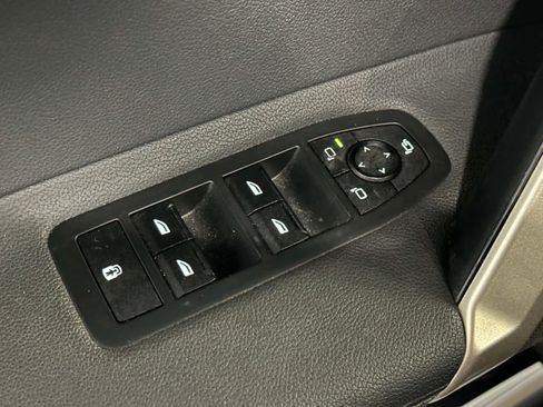 Used 2024 BMW iX xDrive50 w/ Premium Package AWD/4WD image 18