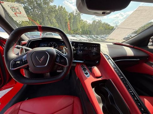 Used 2025 Chevrolet Corvette Stingray Preferred Conv w/ Z51 Performance Package RWD image 9