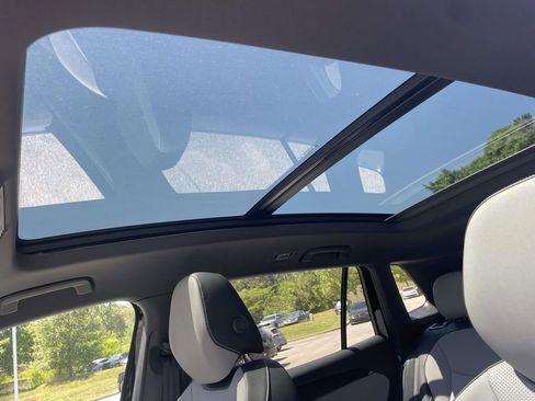 New 2026 Volkswagen Tiguan SE R-Line FWD image 17