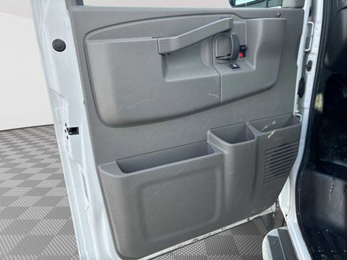 Certified 2022 GMC Savana 2500 w/ Driver Convenience Package image 19