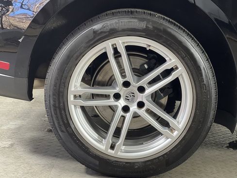 Certified 2025 Porsche Macan image 14