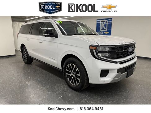 Used 2025 Ford Expedition Max Platinum AWD/4WD image 1