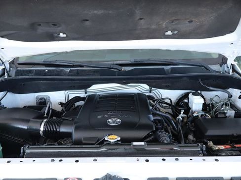 Used 2017 Toyota Tundra SR5 w/ SR5 Upgrade Package AWD/4WD image 49