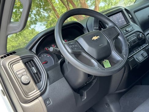 Used 2020 Chevrolet Silverado 1500 Custom w/ Custom Value Package image 4