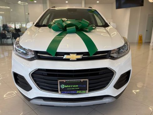 Used 2019 Chevrolet Trax LT w/ LT Convenience Package AWD/4WD image 2