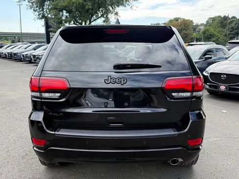 Used 2022 Jeep Grand Cherokee Laredo X AWD/4WD image 9