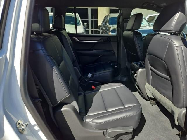 Used 2026 GMC Acadia Elevation w/ Elevation Premium Package FWD image 26