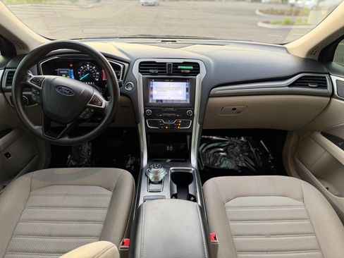 Used 2019 Ford Fusion SE FWD image 15