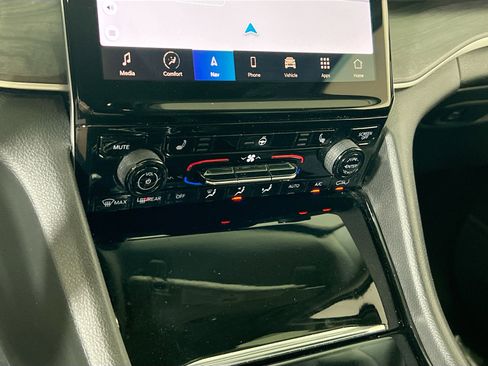 Used 2023 Jeep Grand Cherokee Limited image 16