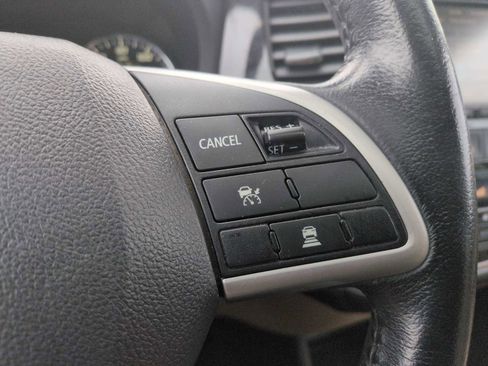 Used 2014 Mitsubishi Outlander SE image 24