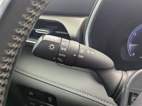 Used 2023 Toyota Highlander Limited FWD image 28