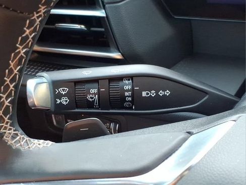 Used 2024 Chevrolet Traverse LT w/ Trailering Package FWD image 28