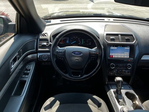 Used 2018 Ford Explorer XLT w/ Equipment Group 201A AWD/4WD image 8