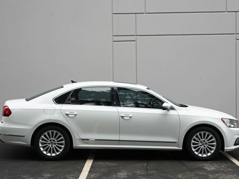 Used 2016 Volkswagen Passat 1.8T SE FWD image 48