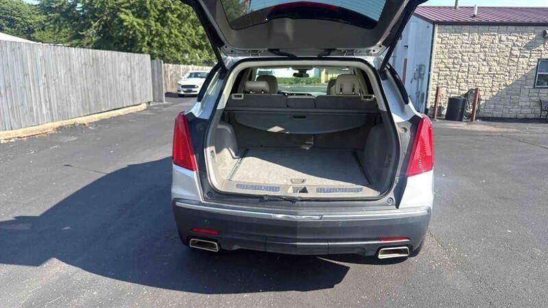 Used 2017 Cadillac XT5 Luxury w/ Driver Awareness Package FWD image 9