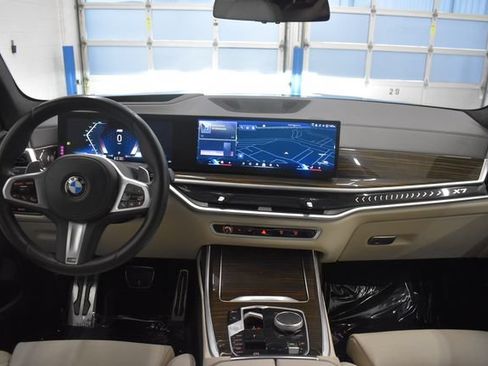 Used 2024 BMW X7 xDrive40i w/ M Sport Package AWD/4WD image 5