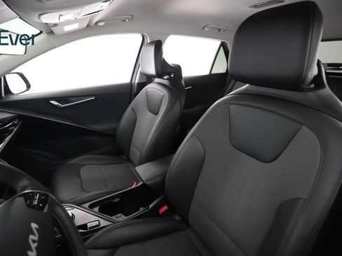 Used 2025 Kia Niro Wind FWD image 4