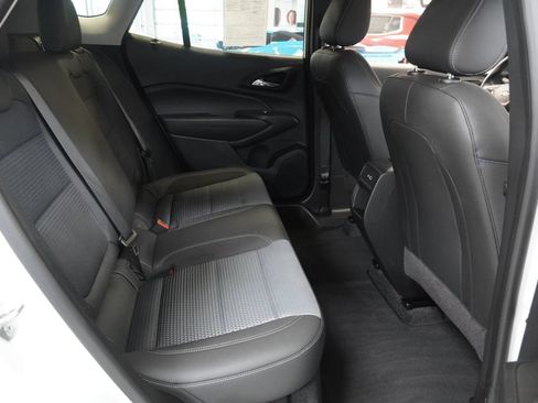 Used 2024 Chevrolet Trax LT w/ Driver Confidence Package FWD image 29
