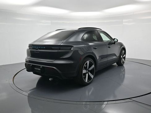 New 2026 Porsche Macan 4 Electric image 30
