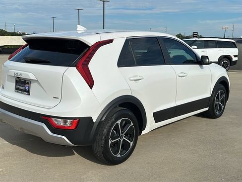 Used 2026 Kia Niro LX FWD image 12