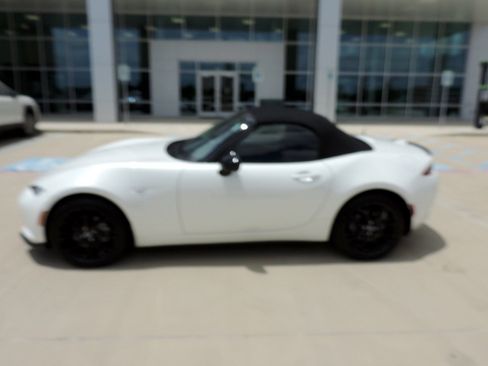 Used 2024 MAZDA MX-5 Miata Club RWD image 8