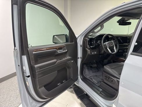 Used 2024 GMC Sierra 1500 Elevation w/ Elevation Premium Package AWD/4WD image 11